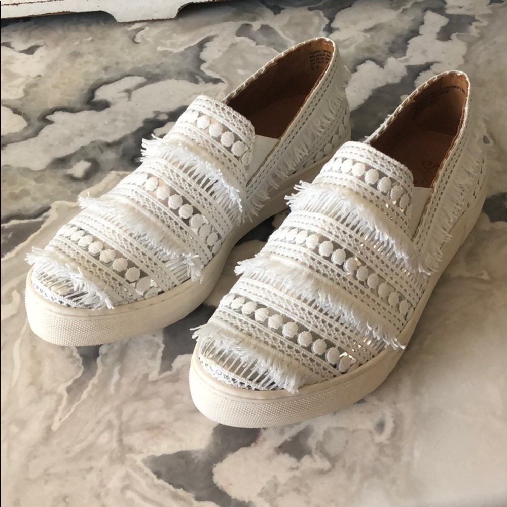 Seychelles white tennis shoes 9.5  comfy footbed.